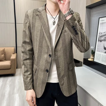 Новата мъжка мода корейската версия на ежедневна джентльменского само на тънка ивица, Красив, тънък, в италиански стил, сватбен водещ на Blaze